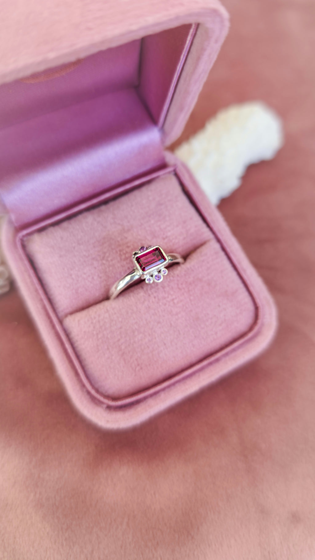 Unapologetical Passion Ring with Natural Rhodolite Garnet and Amethysts