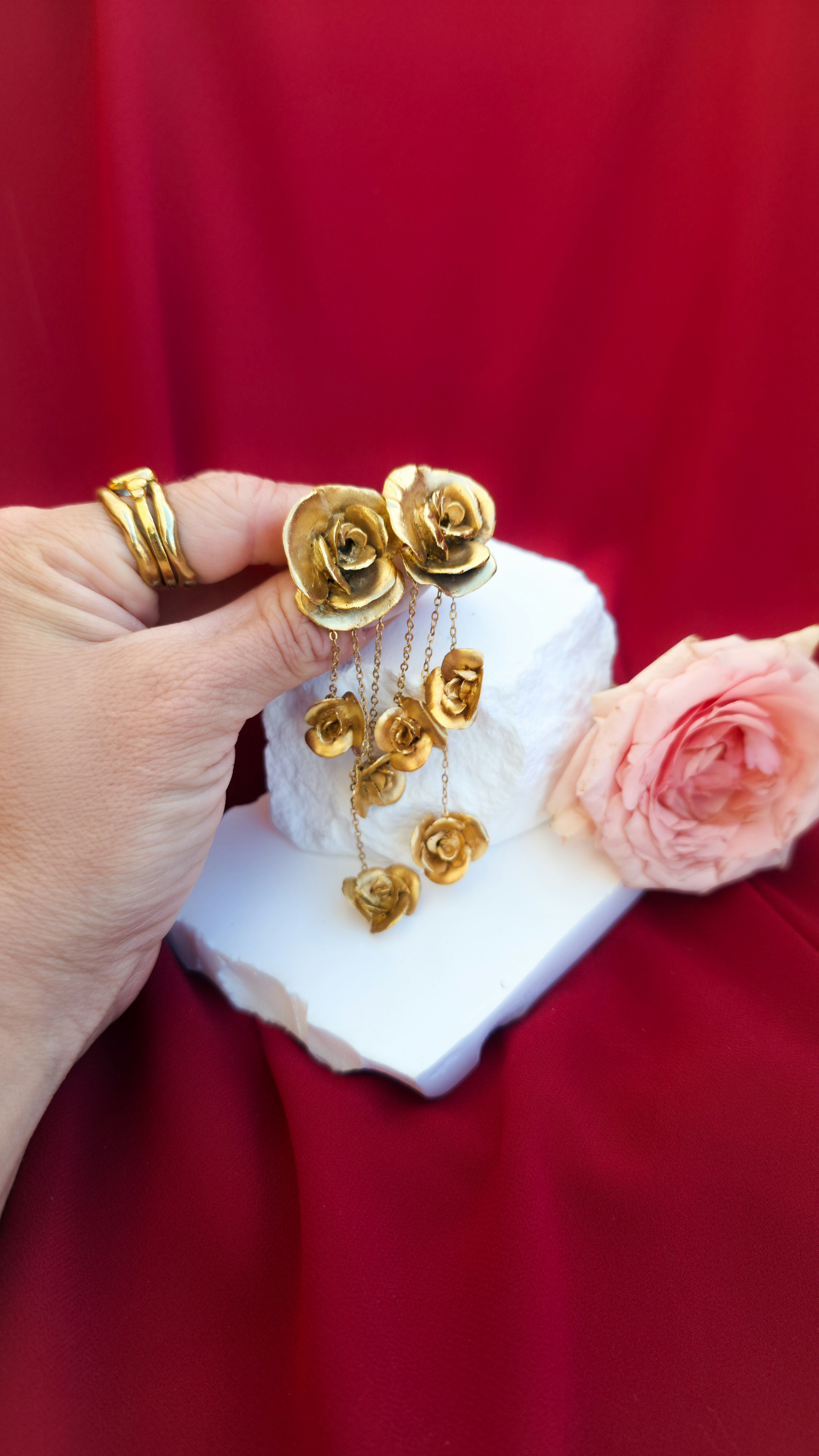 The Golden Roses Dancing Earrings