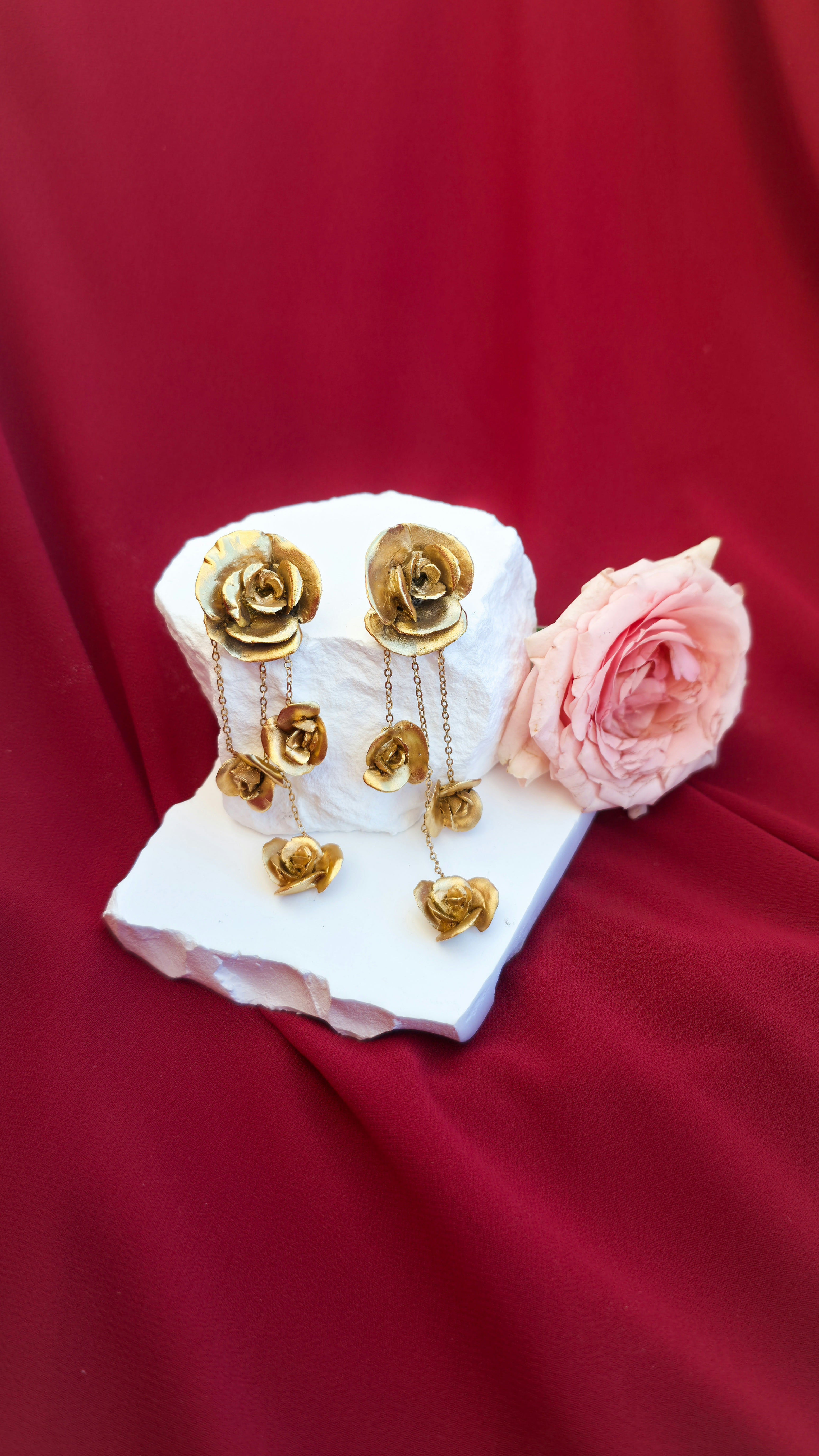 The Golden Roses Dancing Earrings