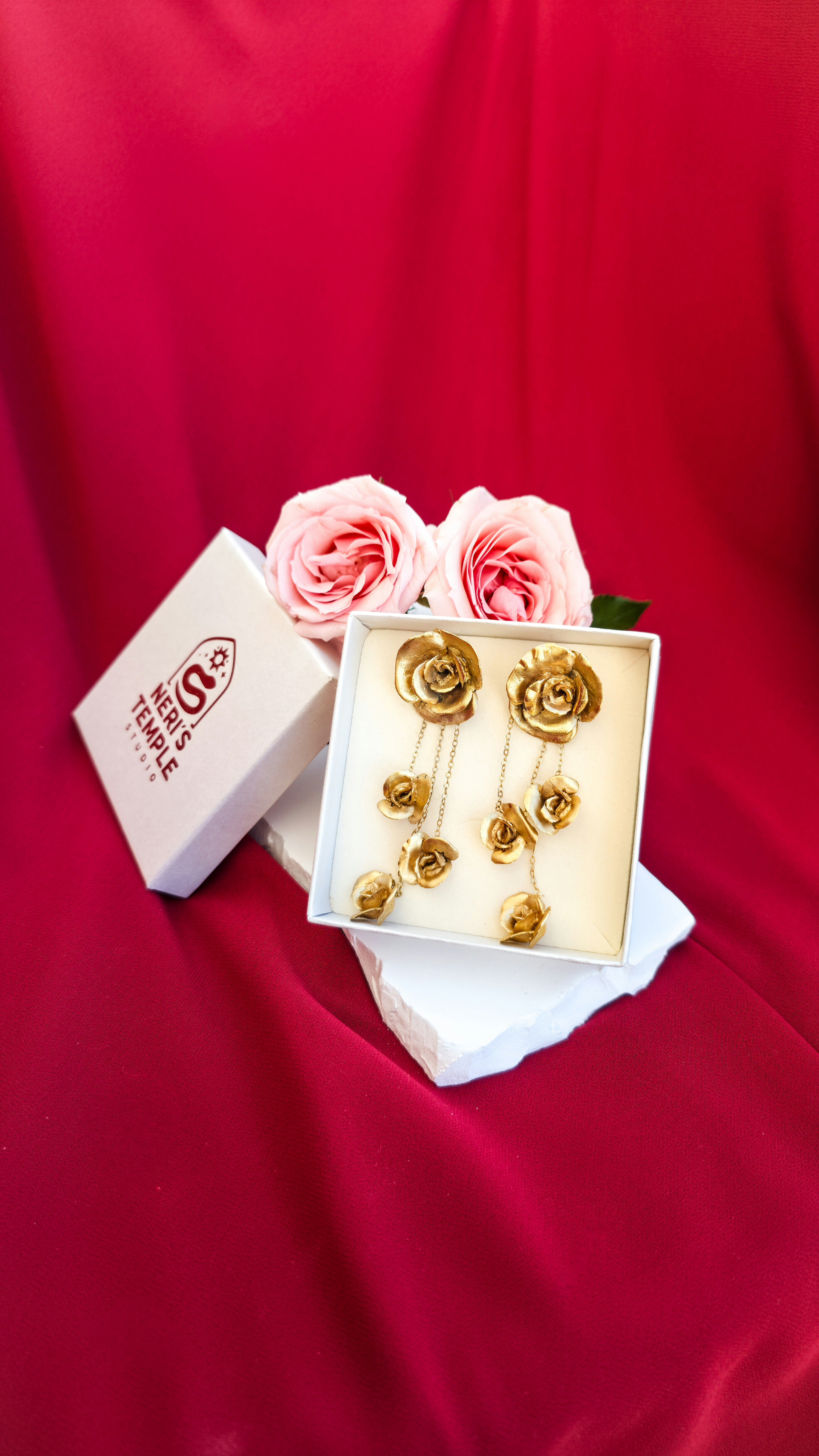 The Golden Roses Dancing Earrings