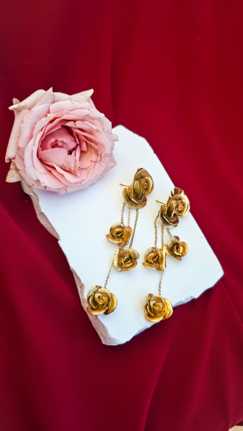 The Golden Roses Dancing Earrings